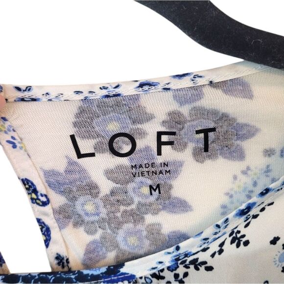 Loft Women's White And Blue Ruffle Sleeve Blouse Size M NWT - Picture 3 of 7